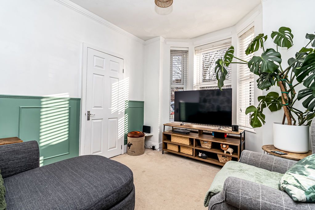 Property photo 3 of 25 .