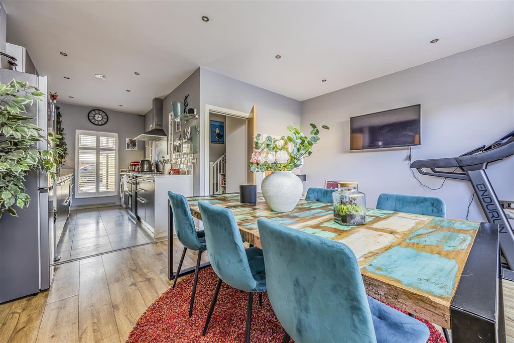 Property photo 1 of 30 10 Admiral Square, Nelson Road, Southsea-Porticoma