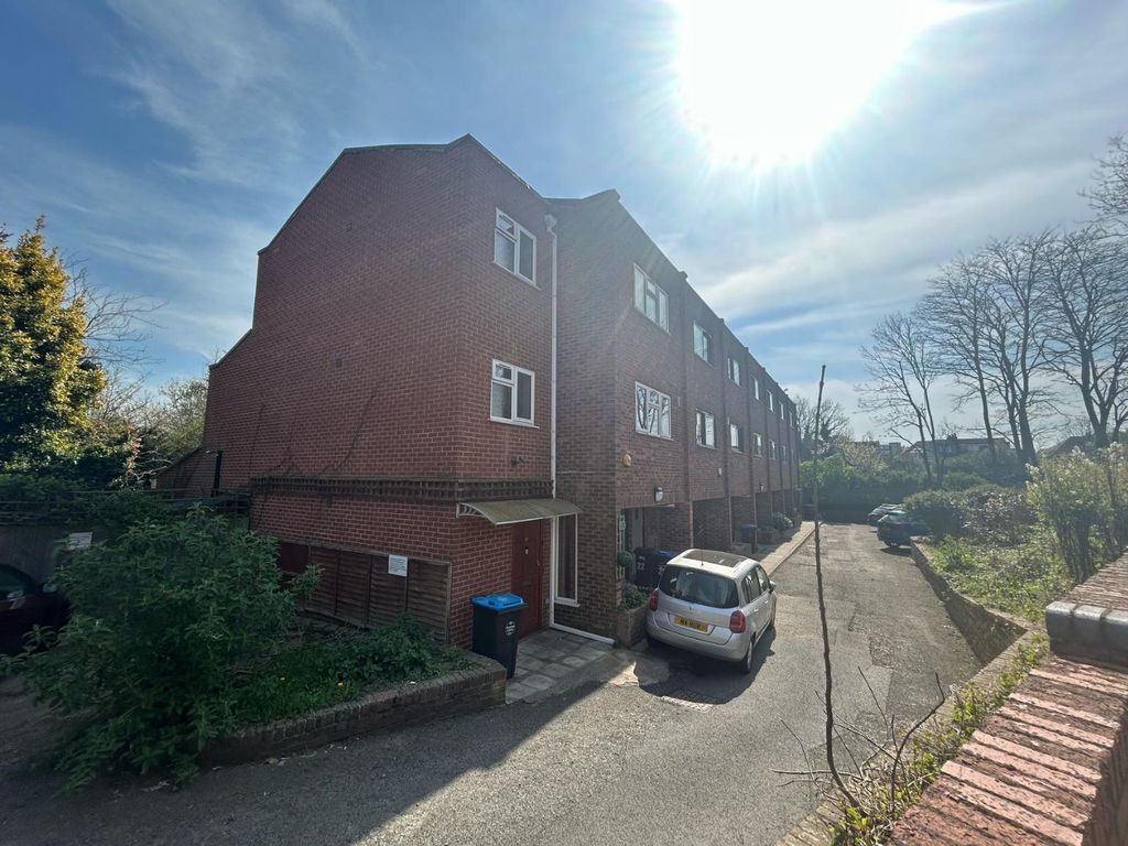 Property photo 1 of 9 4135791