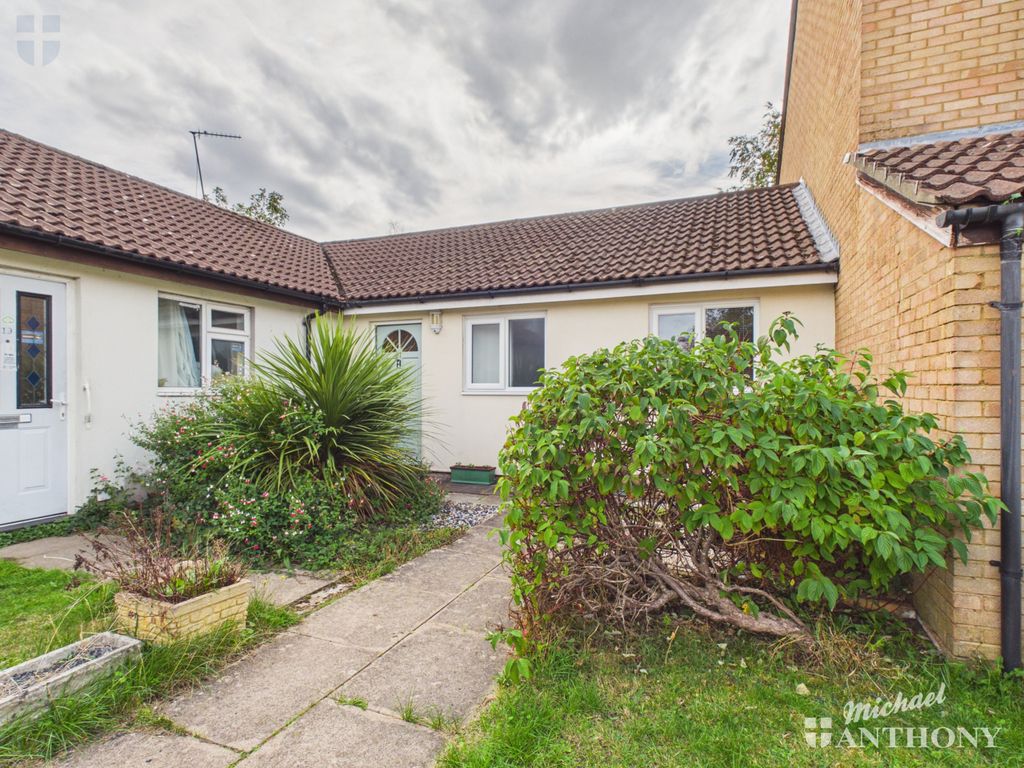 Property photo 1 of 18 Cam03218G0-Pr1172-Still020