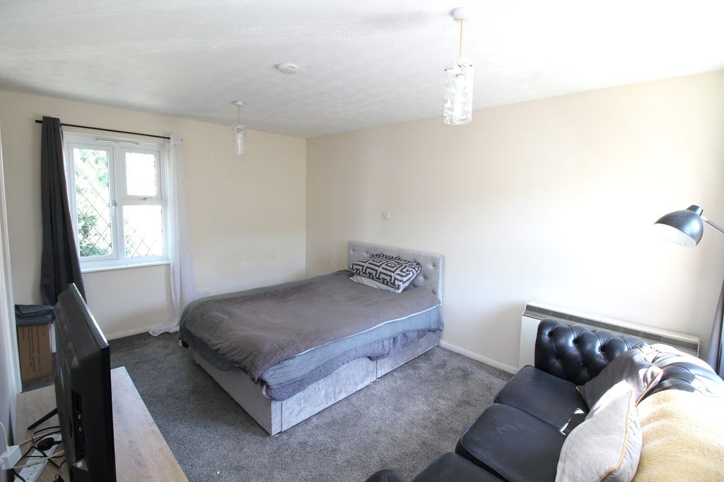 Property photo 3 of 5 Lounge/Bed View 2