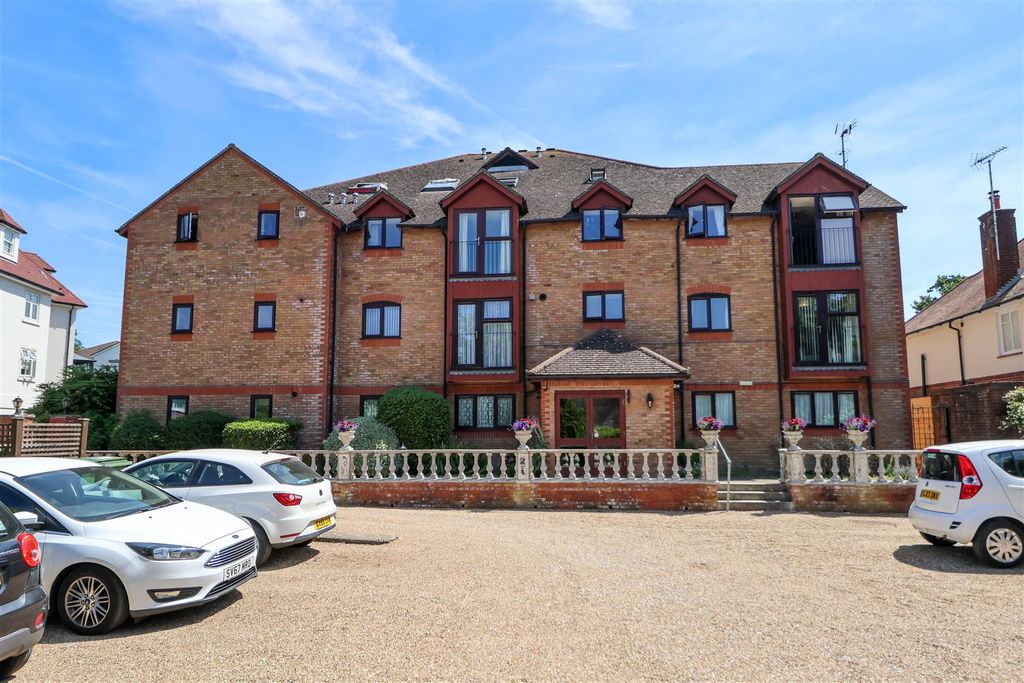 Property photo 1 of 18