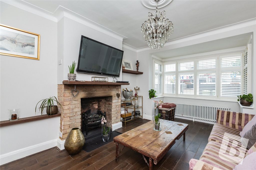 Property photo 3 of 20 Living Room