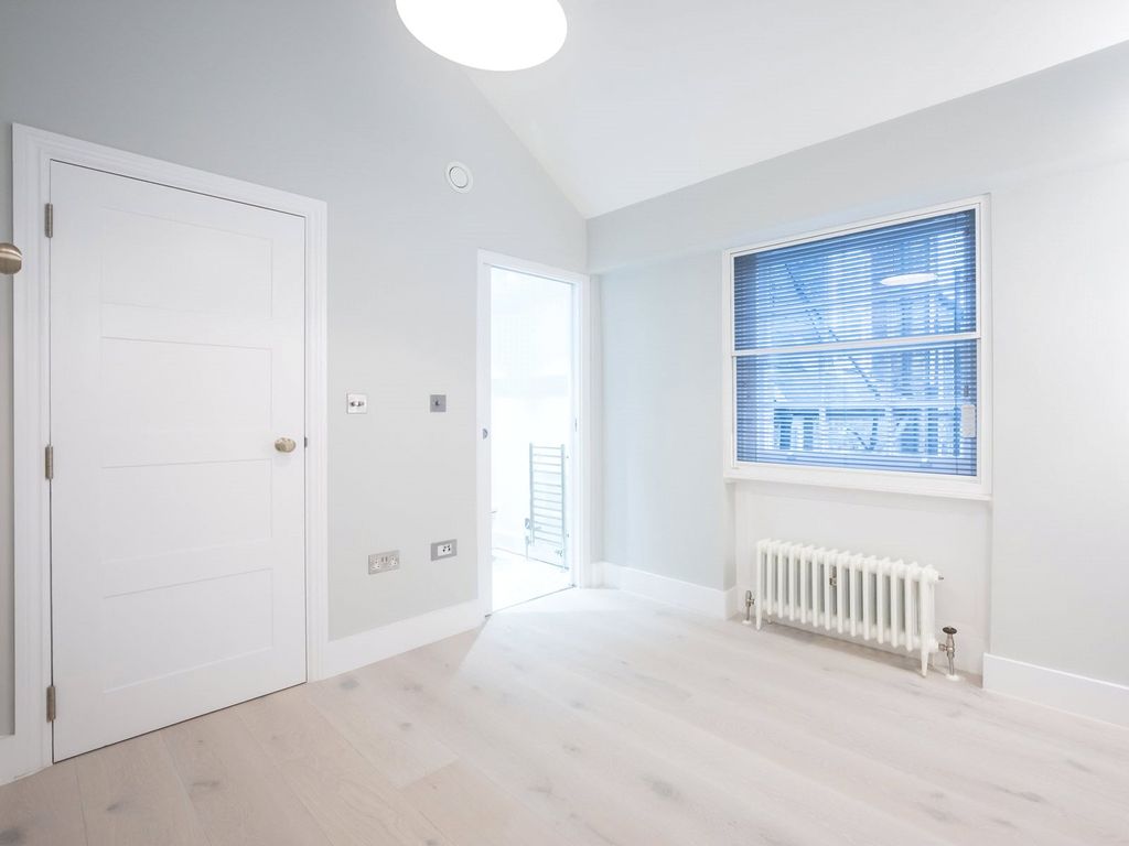 Property photo 3 of 11 Carnaby Street