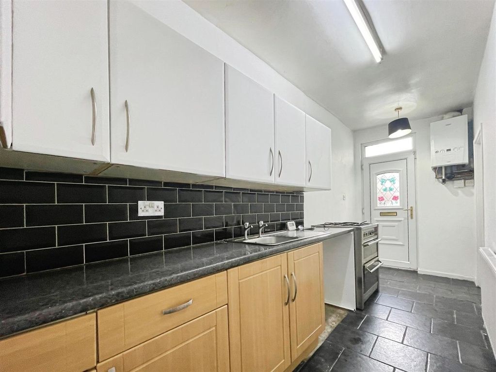 Property photo 2 of 11 Kitchen