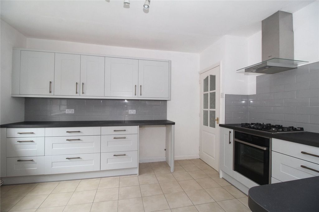 Property photo 2 of 16 Fitted Kitchen
