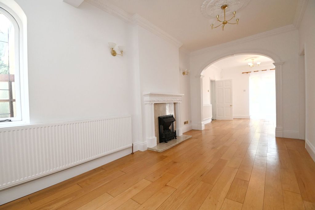 Property photo 3 of 25
