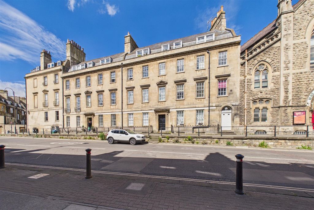 Property photo 2 of 18 Flat 6, 1, Fountain Buildings Walcot, Bath, BA1 5D