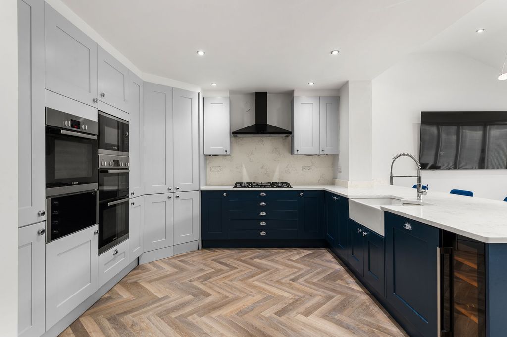 Property photo 3 of 25