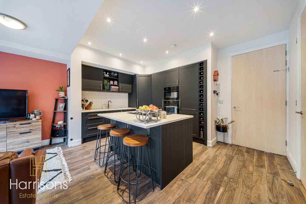 Property photo 3 of 43 5016318