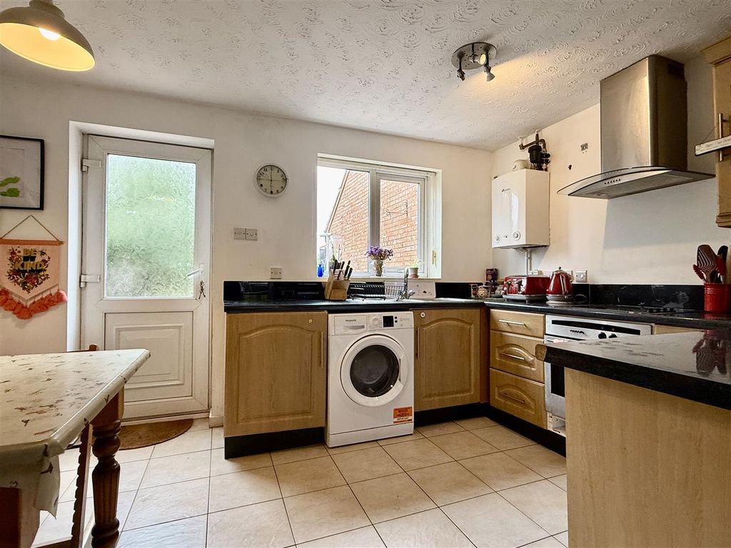 Property photo 3 of 15 Kitchen/Dining Room