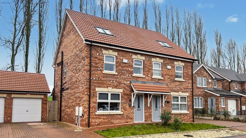 Property photo 1 of 17 Photo 4