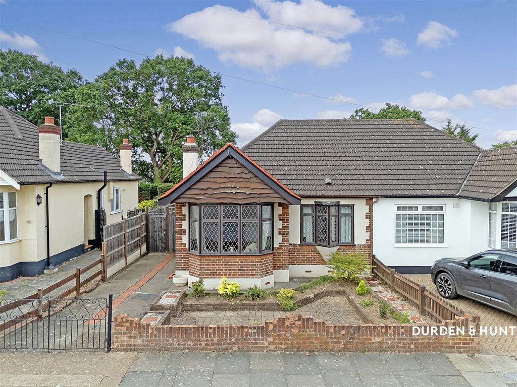 Property photo 1 of 13 Woodhall Crescent