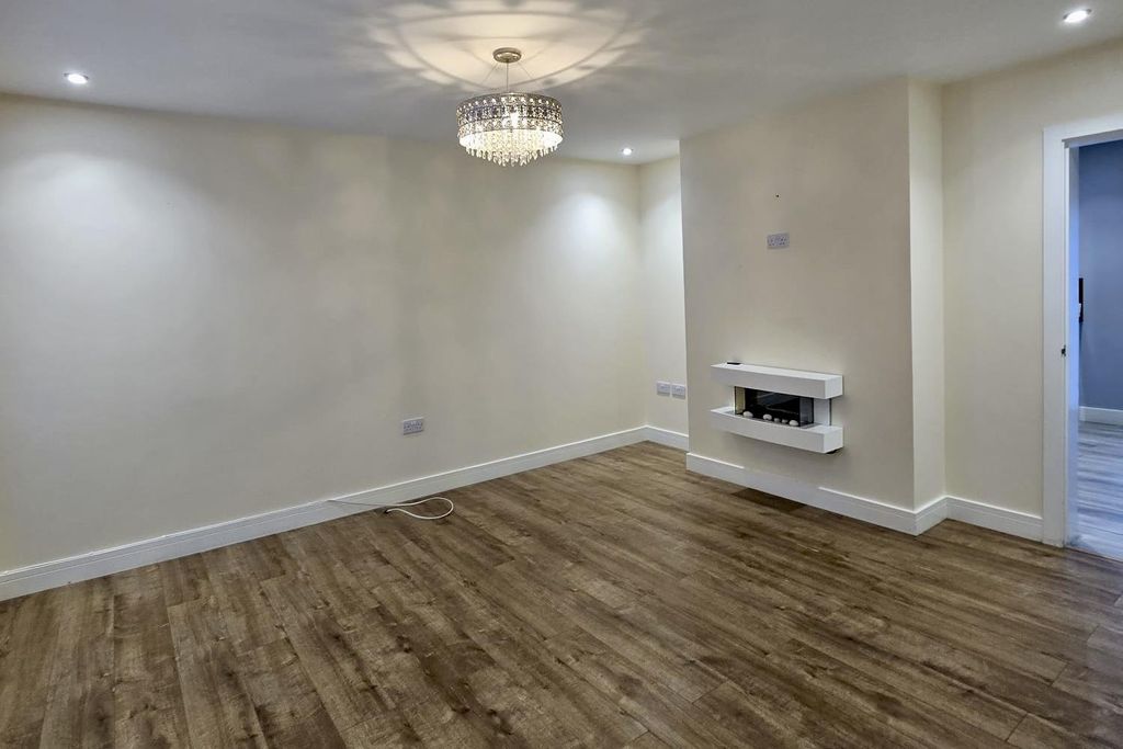 Property photo 2 of 16 A57339Fb-2B18-4388-Bf34-9A059219c8d8.Jpeg