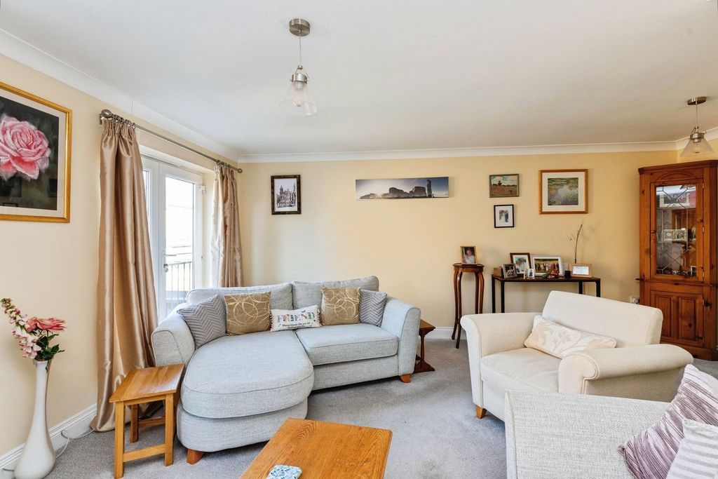 Property photo 3 of 18