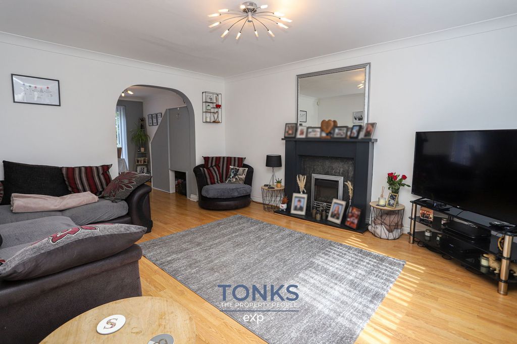 Property photo 3 of 43