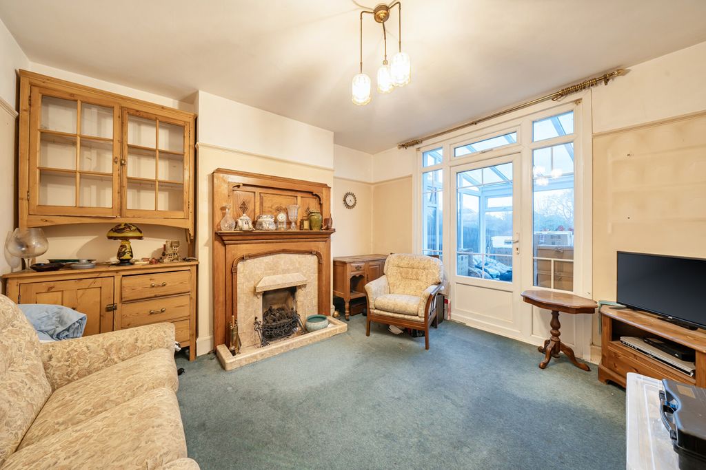 Property photo 2 of 19 1408562-8-698Dfec...