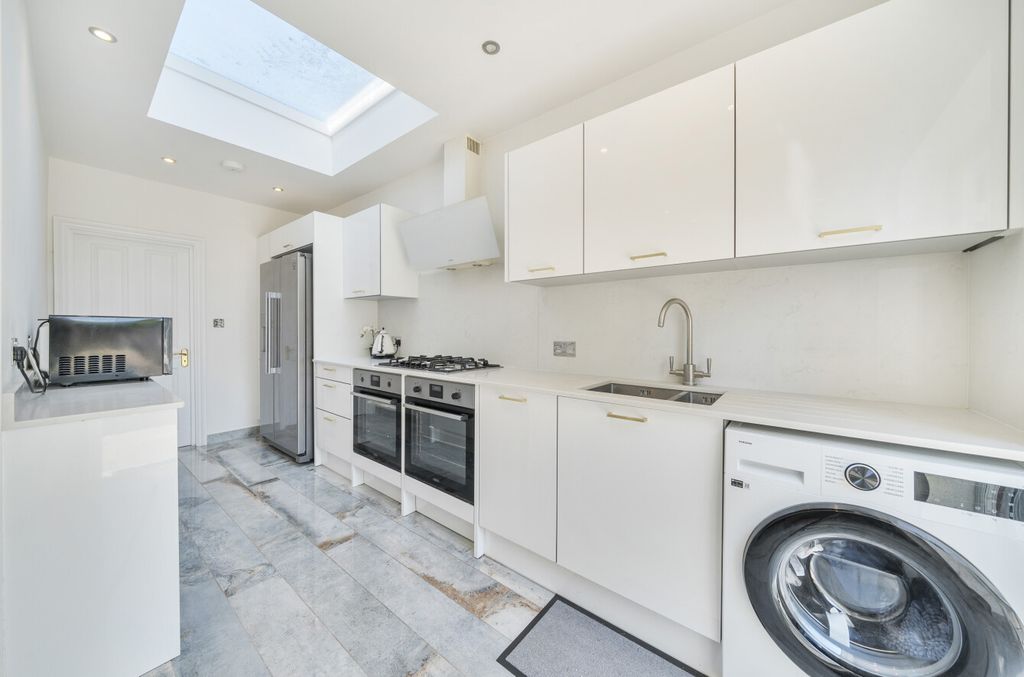 Property photo 3 of 16 1316550-7-6862755...