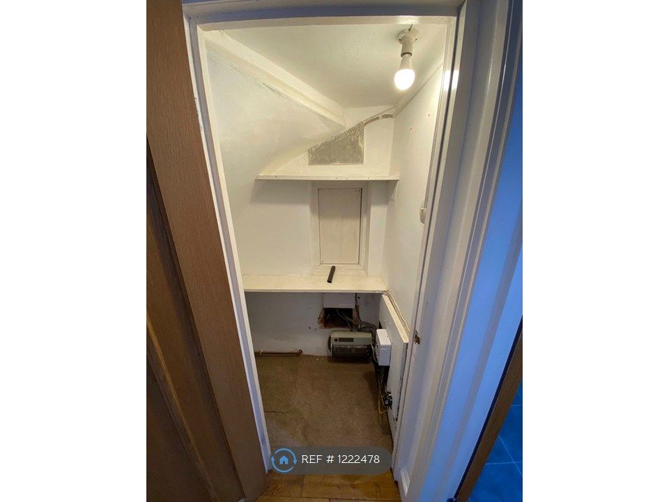 Property photo 2 of 29 Cloakroom