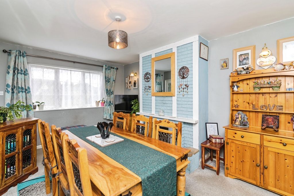 Property photo 3 of 17 Pbox-Img.Jpg