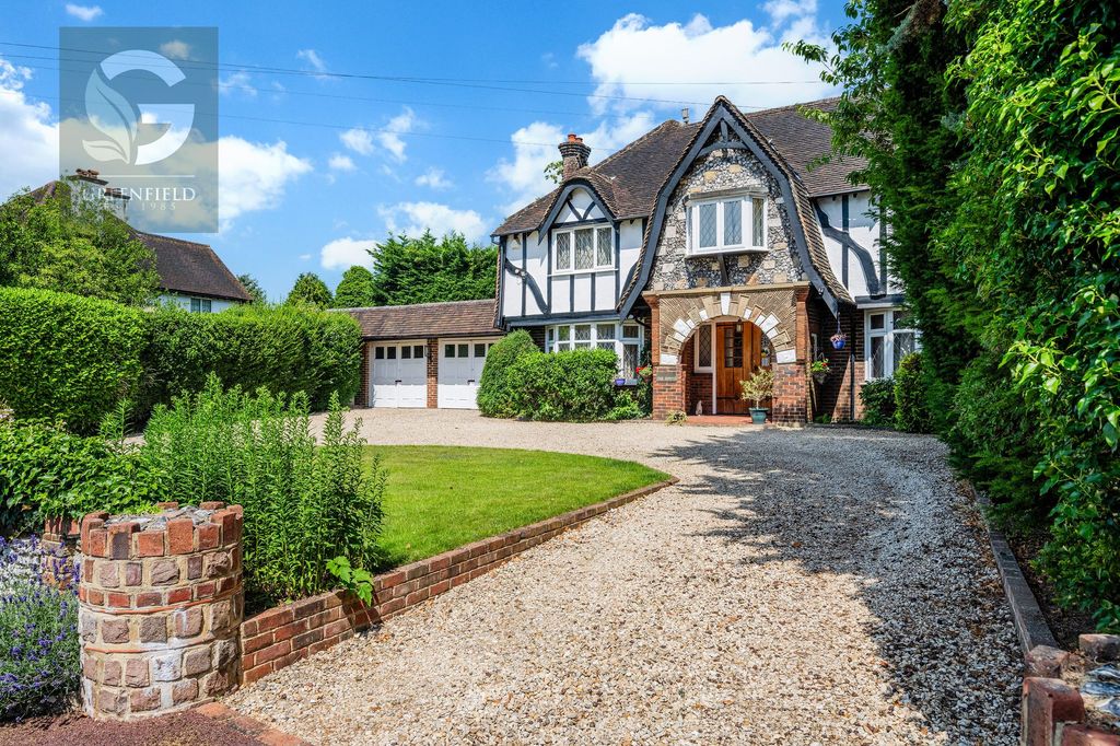 Property photo 1 of 25 Ewell Downs Road, Ewell, Epsom, Surrey Kt17 3Bu