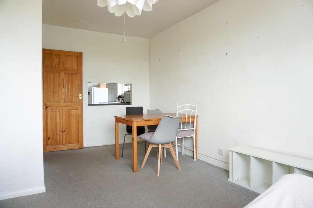 Property photo 2 of 8 Lounge/Diner