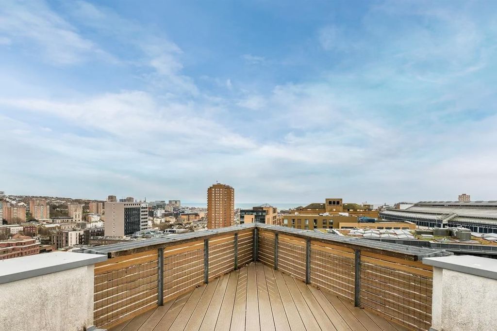 Property photo 3 of 12 Roof Terrace