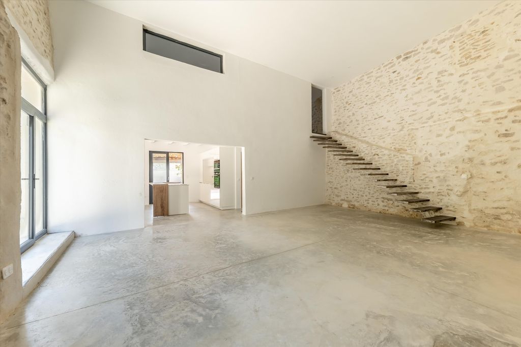 Property photo 3 of 18 Image