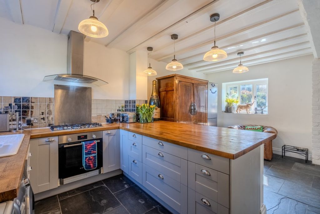 Property photo 3 of 27 Iq_00392-Hdr