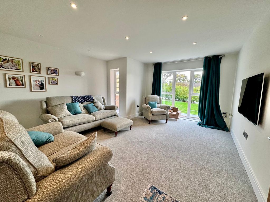 Property photo 3 of 14