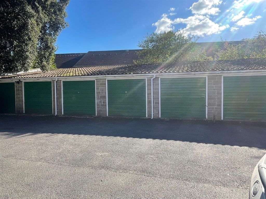 Property photo 2 of 8