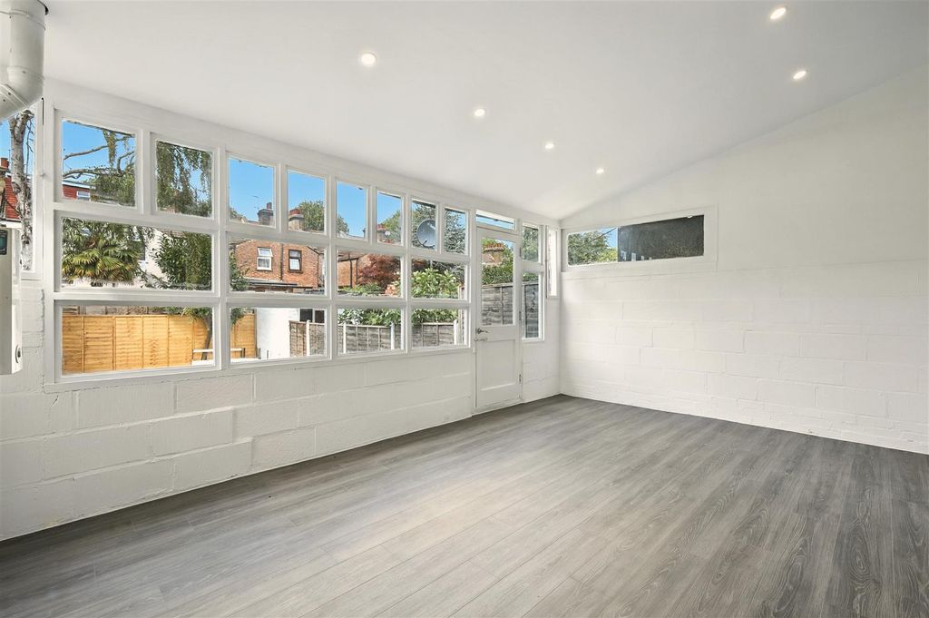 Property photo 3 of 24 Img_9118.Jpg