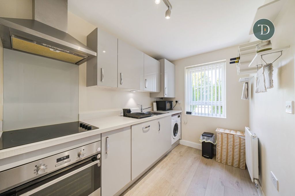 Property photo 2 of 32