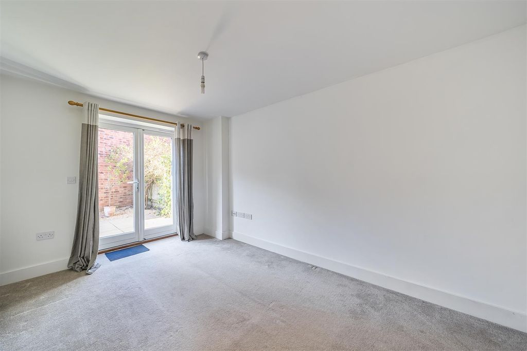 Property photo 3 of 20 Sitting Room