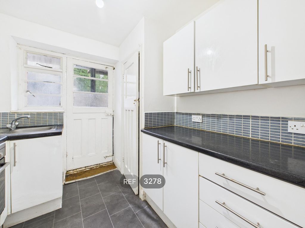 Property photo 3 of 21 Kitchen