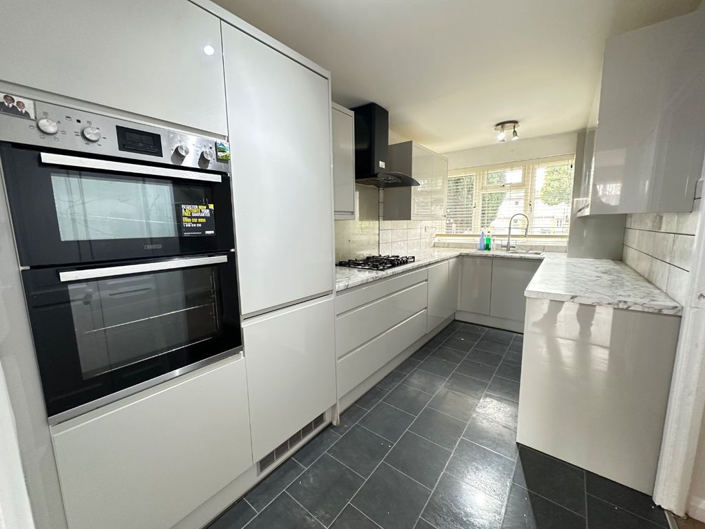 Property photo 2 of 11 4506371