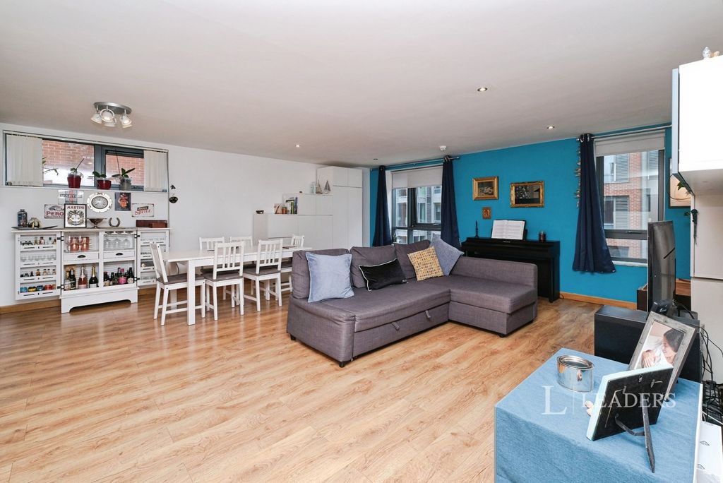 Property photo 3 of 18 Pbox-Img.Jpg