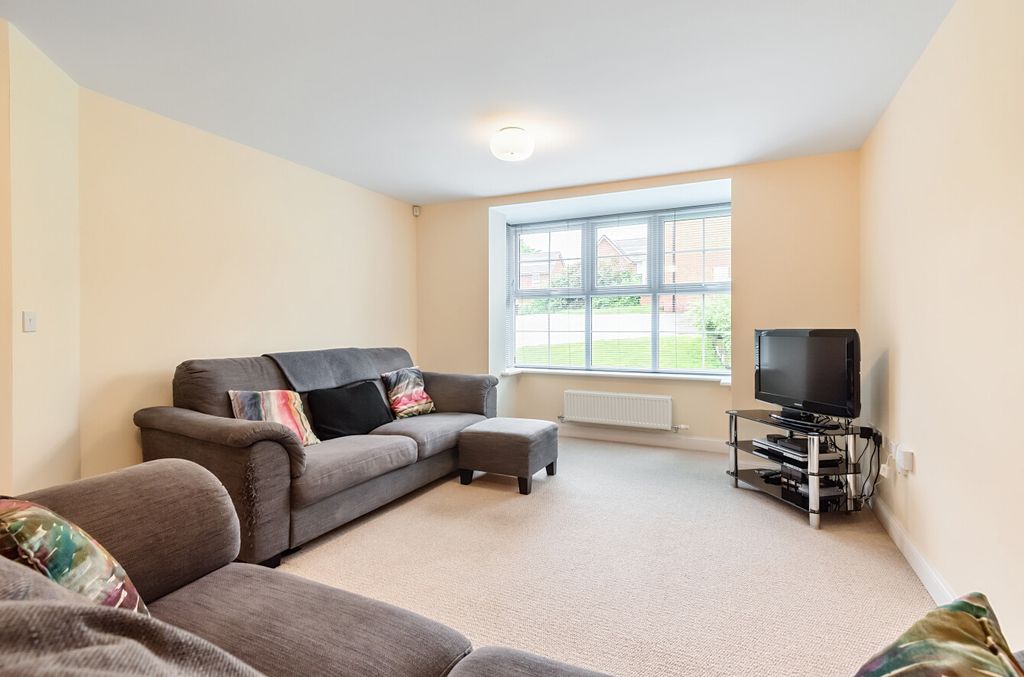 Property photo 3 of 24 Lounge