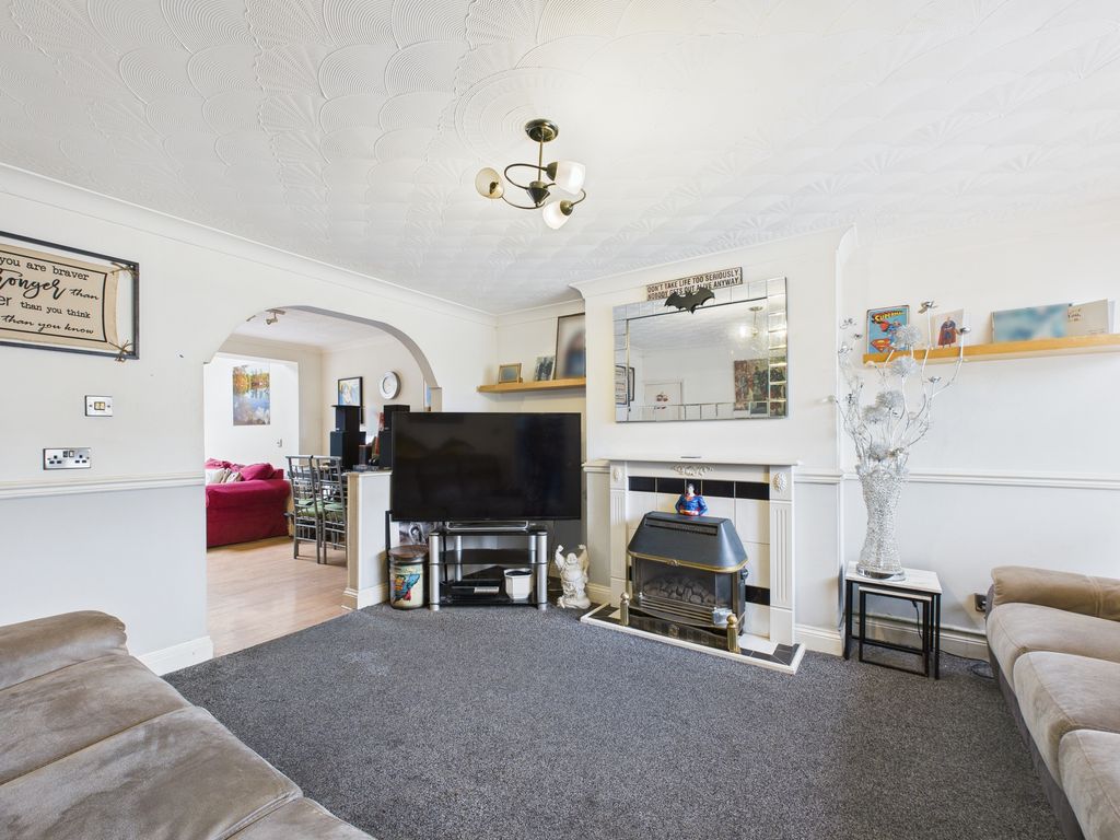 Property photo 3 of 16 Lounge