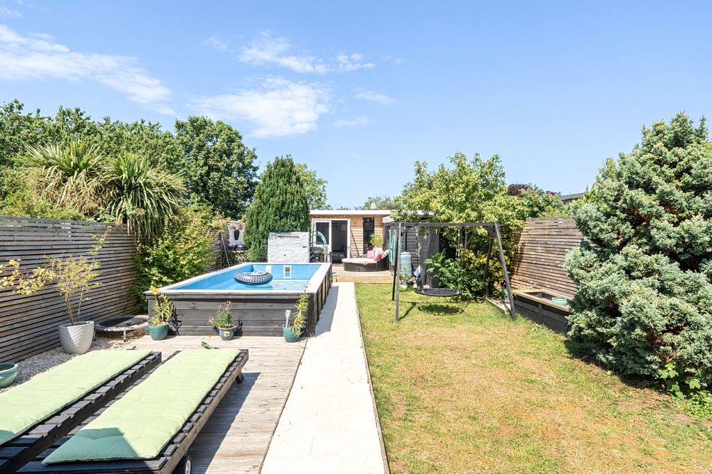 Property photo 2 of 22