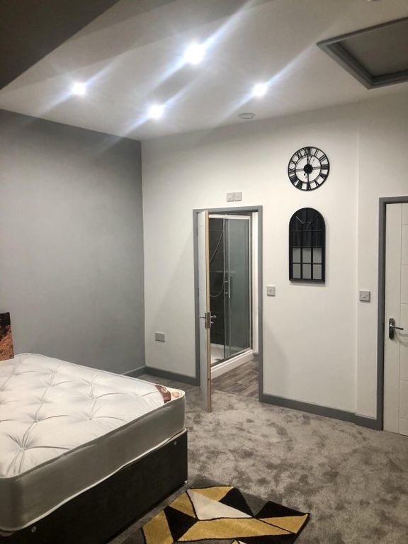 Property photo 3 of 6 Bedroom Photo 3