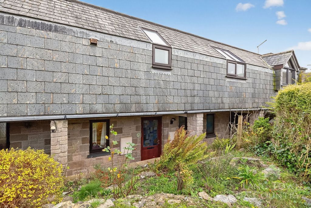 Property photo 3 of 34