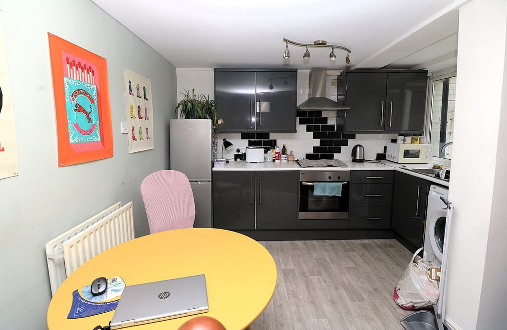 Property photo 2 of 4