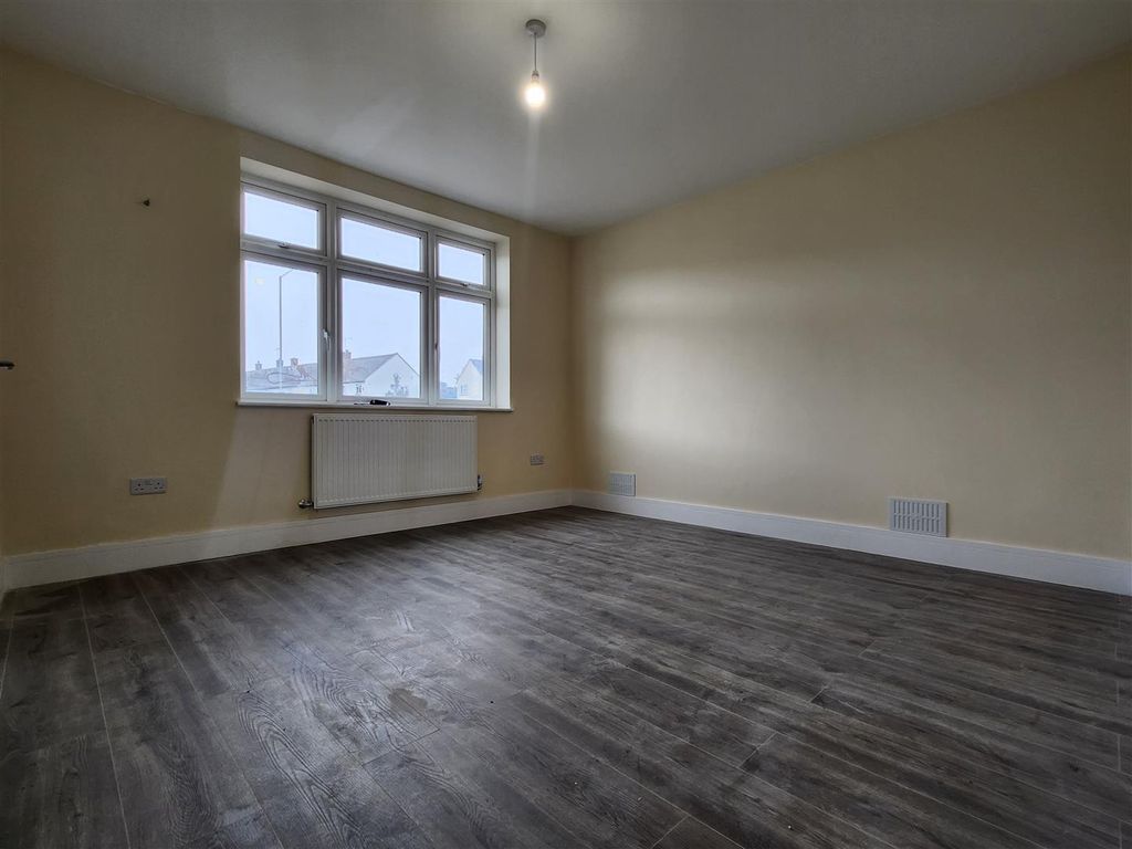 Property photo 2 of 11 R2.Jpg