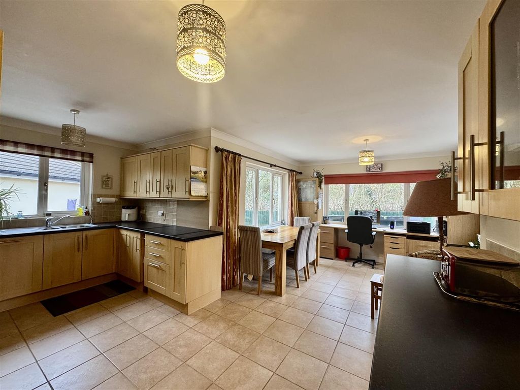 Property photo 3 of 27 Kitchen/Dining