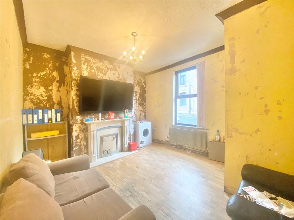 Property photo 2 of 10 Lounge One