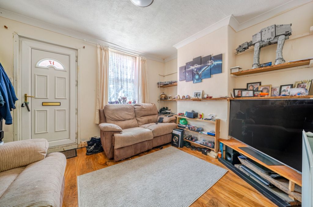 Property photo 3 of 12 1295516-11-682dc6A049830-Arw
