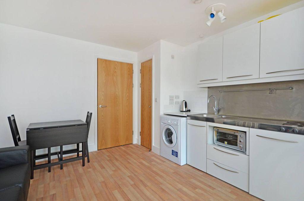 Property photo 3 of 5