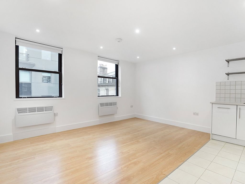 Property photo 2 of 12 Poland Street