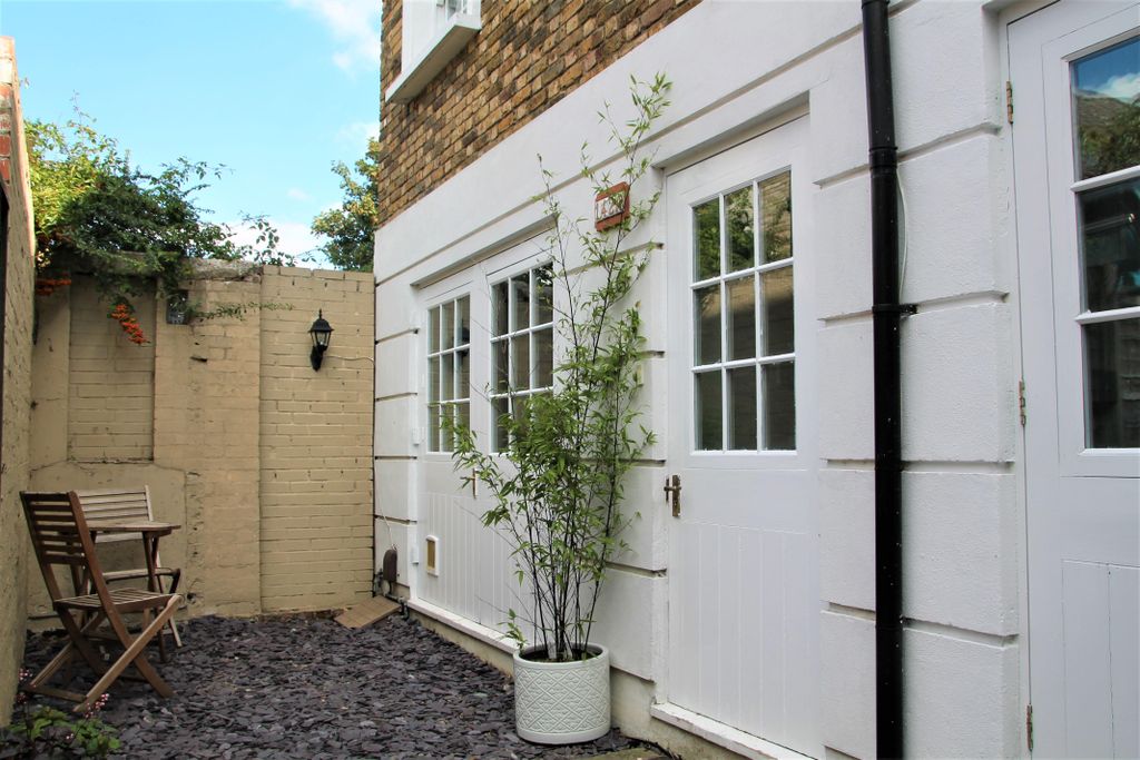 Property photo 1 of 5